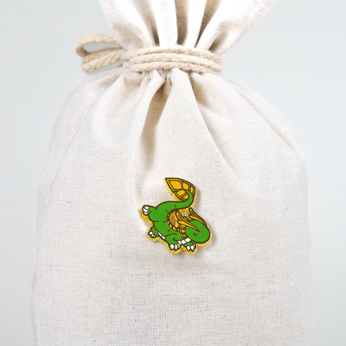 Long-yi Enamel Pin - Soar