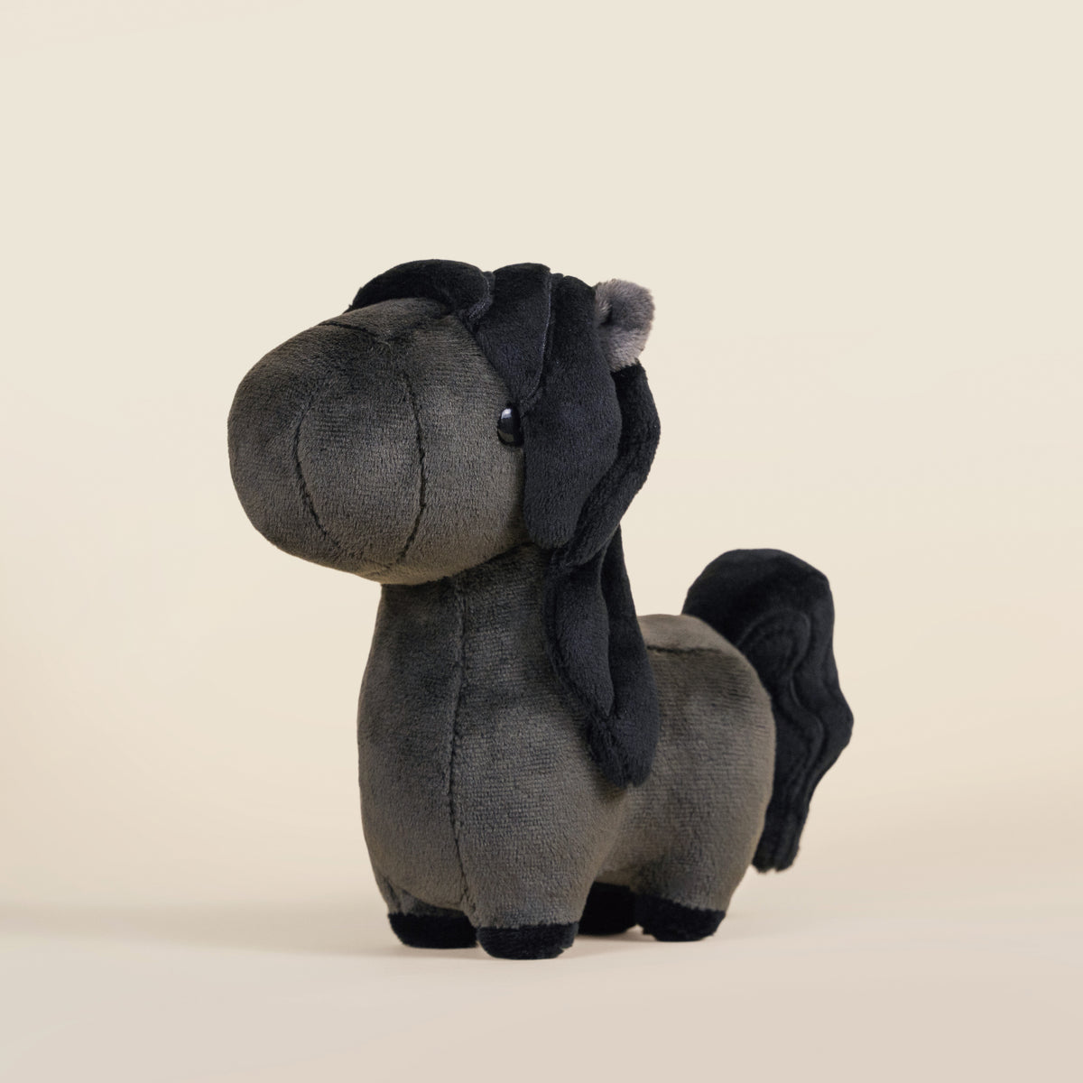Mini Friesian the Horsi