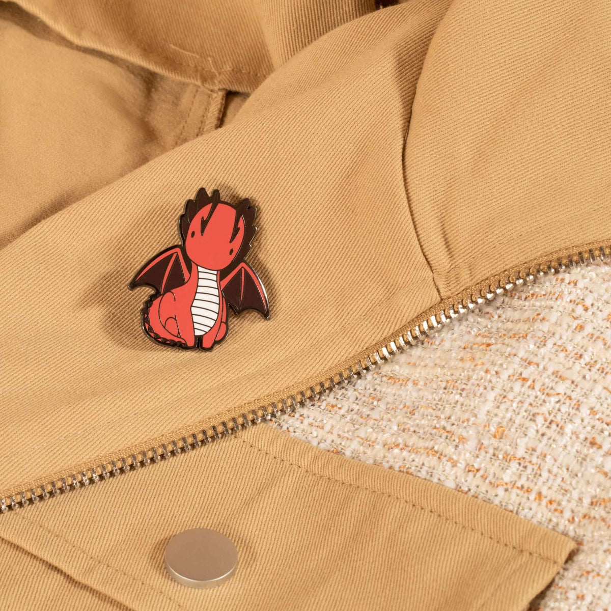 Draggi Enamel Pin - Sitting - Bellzi